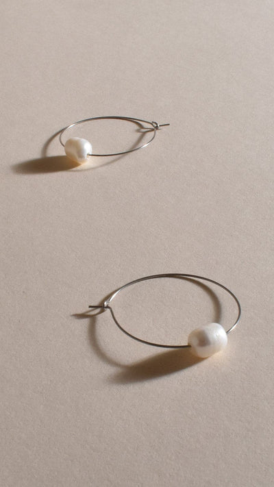 Load image into Gallery viewer, Simple Pearl Fine Wire Hoops - Cream/Silver - Billy J
