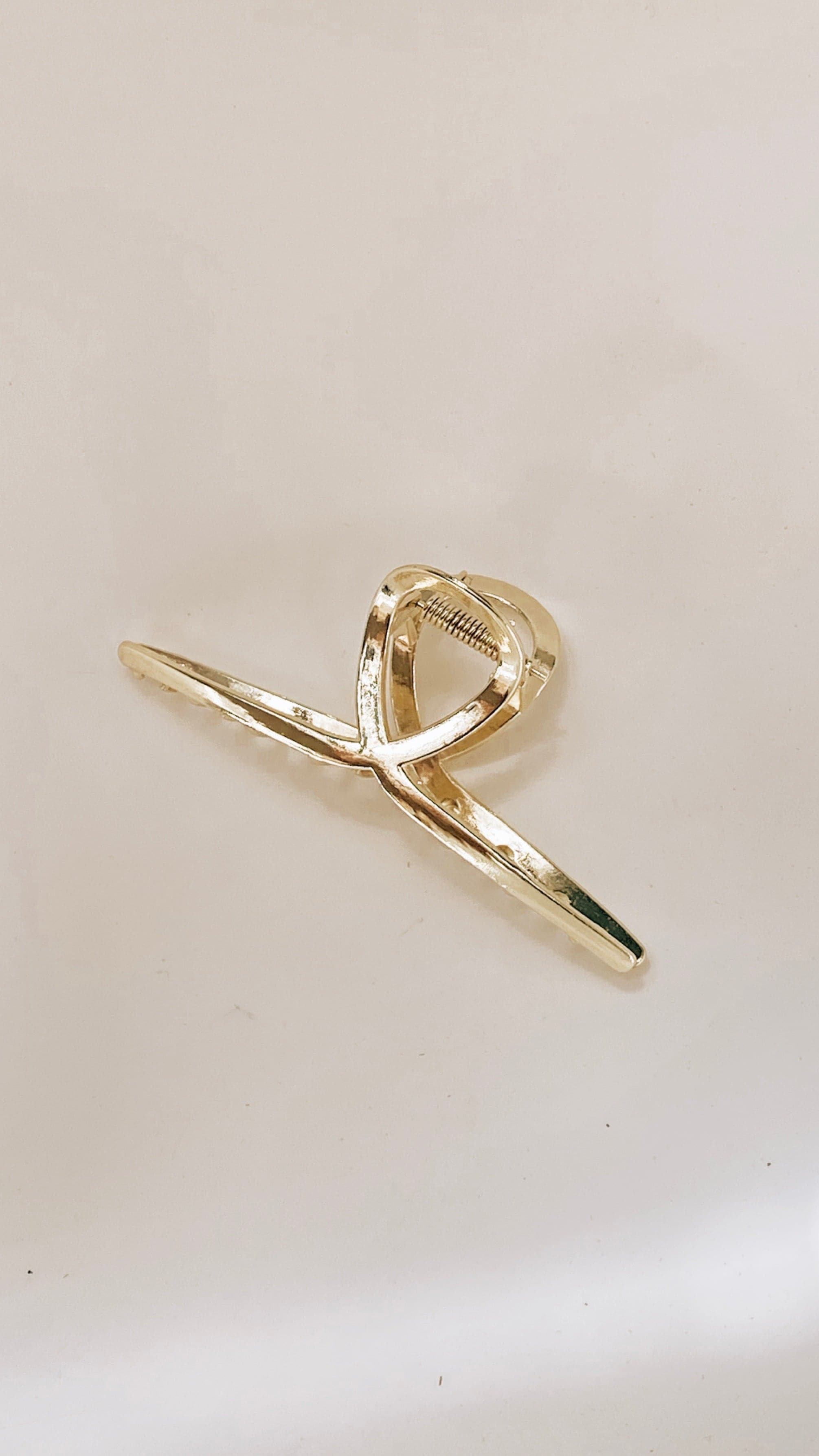 Wallia Claw Clip - Gold - Billy J