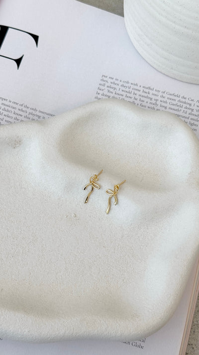 Load image into Gallery viewer, Velika Bow Earrings - Gold - Billy J
