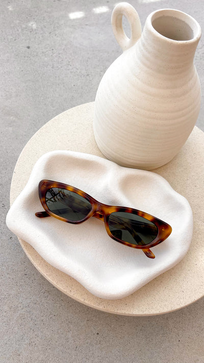 Load image into Gallery viewer, The Caroline Sunglasses - Hazel Tort - Billy J
