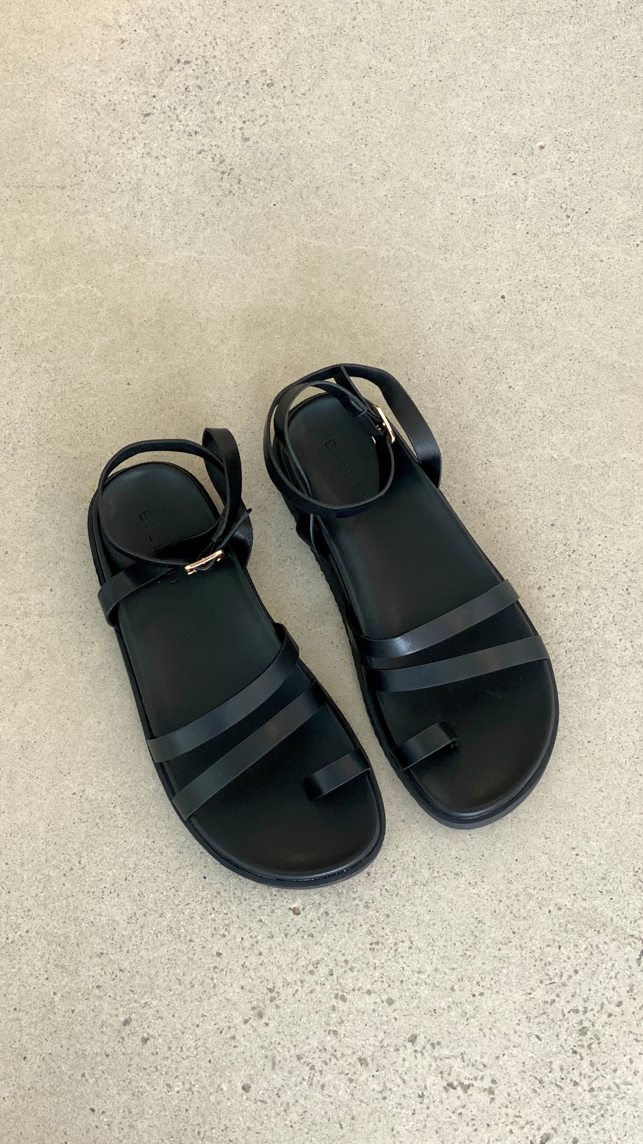 Astrid Sandal - Black - Billy J