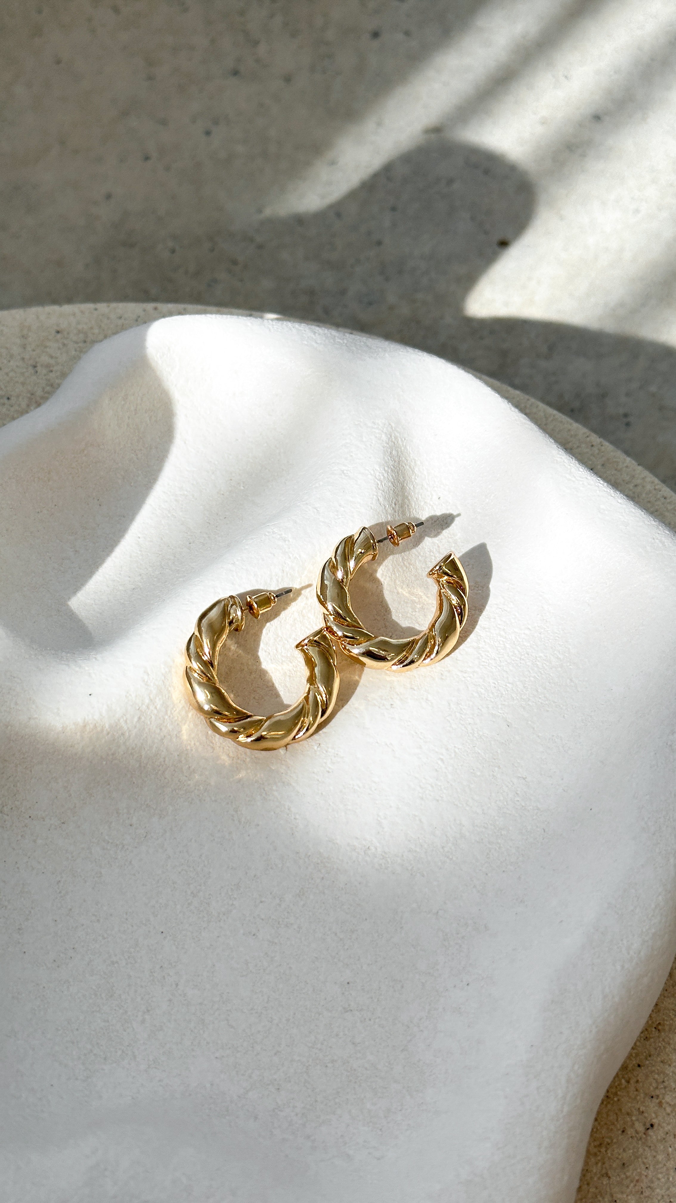 Amalie Hoop Earrings - Gold - Billy J