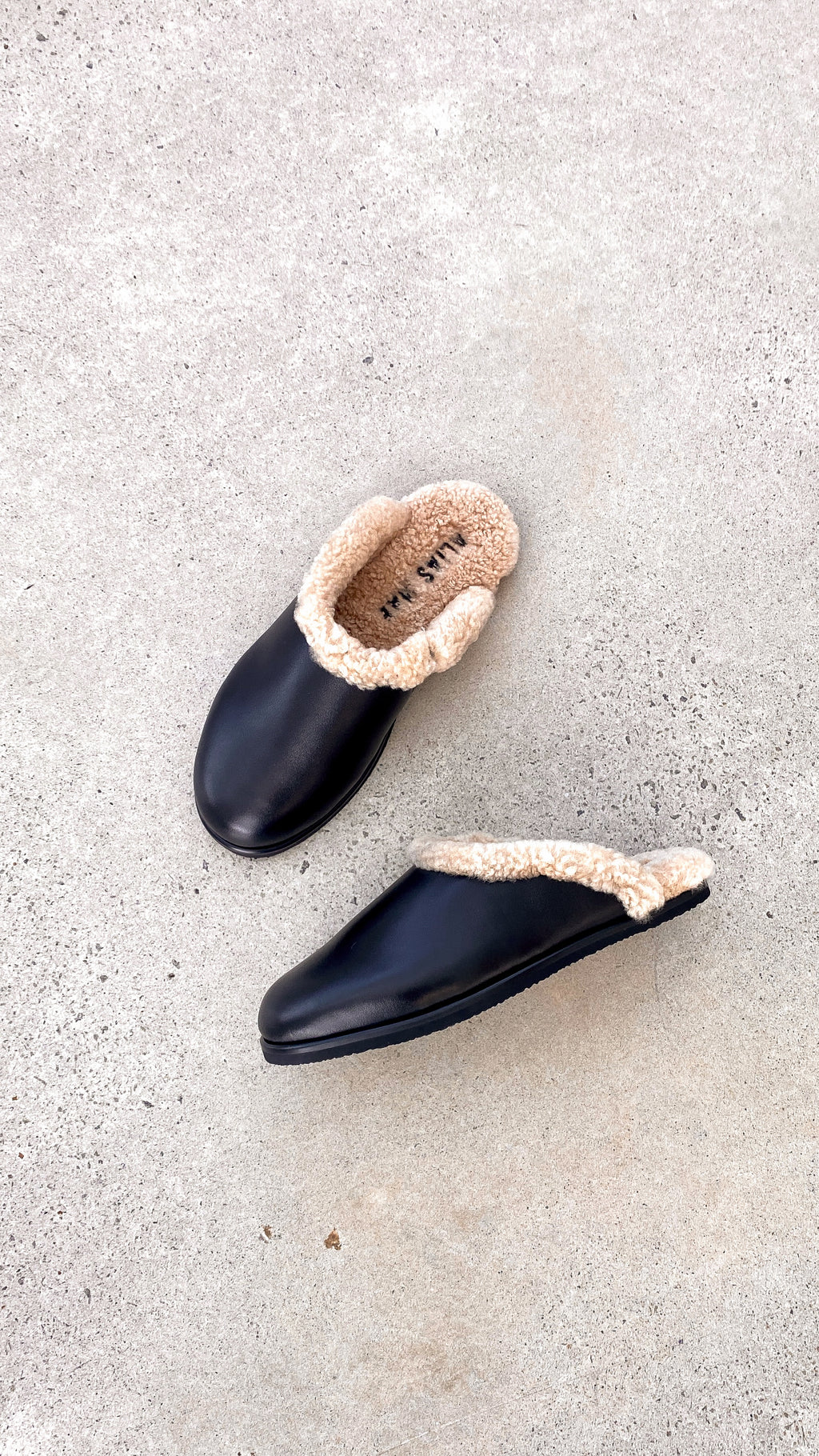 Alias Mae Ferris Slide - Black Shearling - Billy J