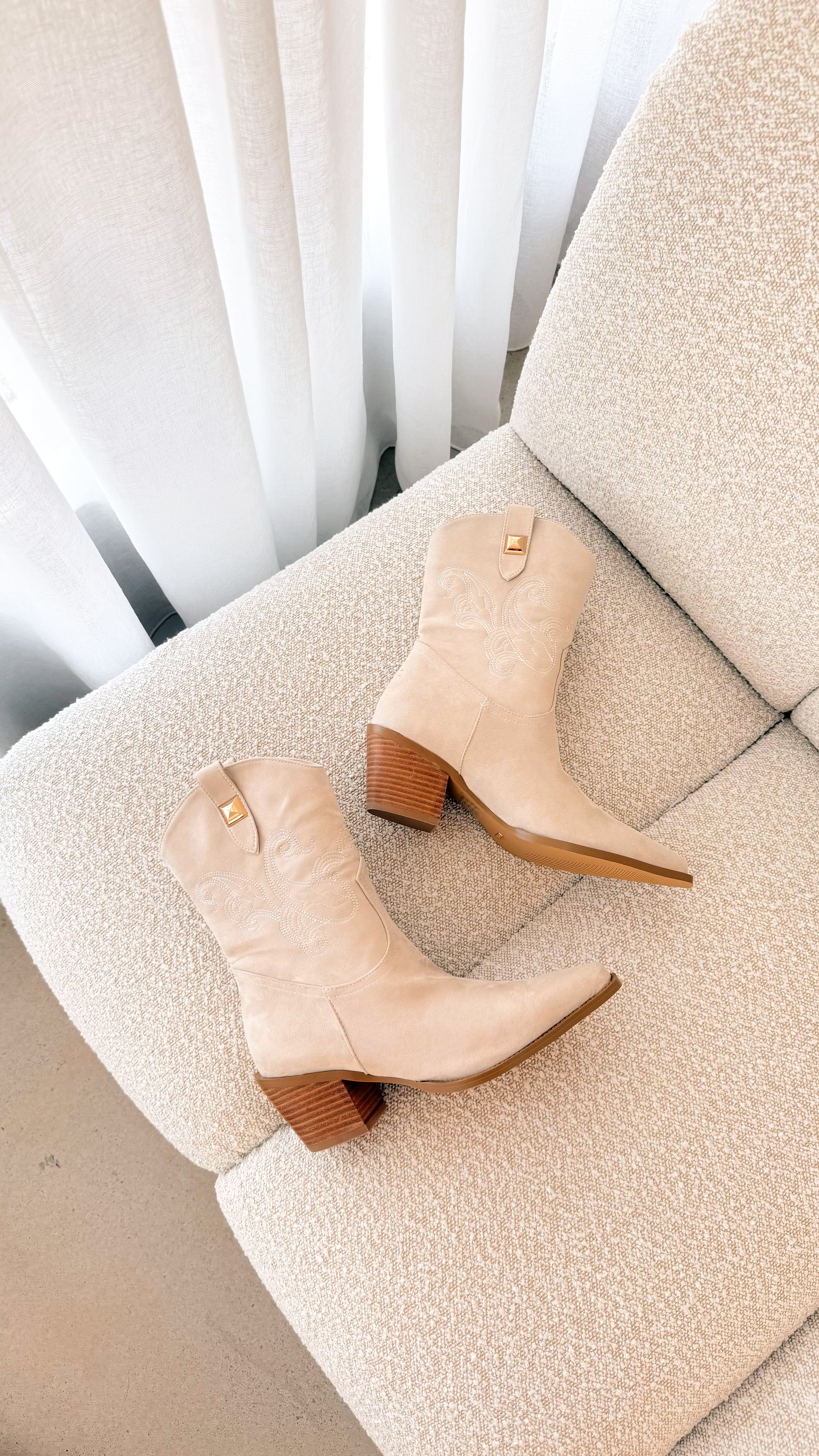 Darla Boot - Sand Suede - Billy J