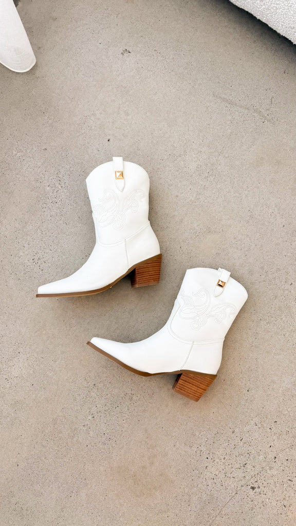 Darla Boots - White - Billy J