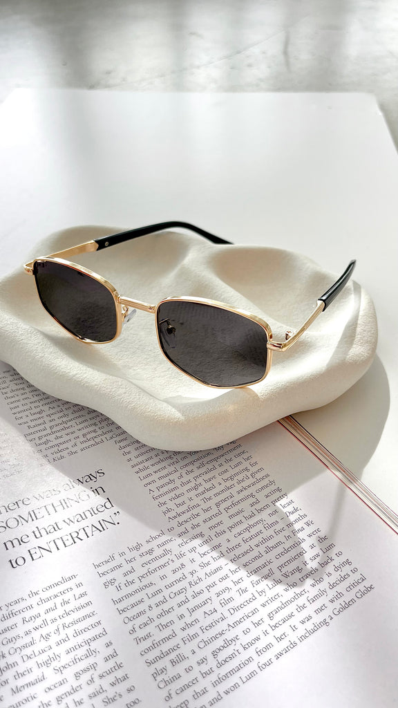 Quinta Sunglasses - Black / Gold - Billy J