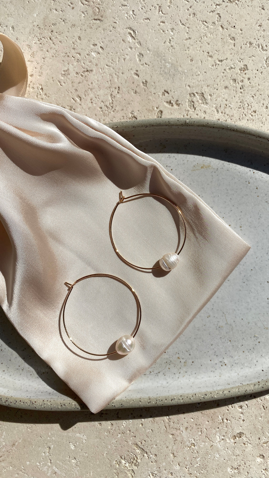 Simple Pearl Fine Wire Hoops - Cream/Gold - Billy J