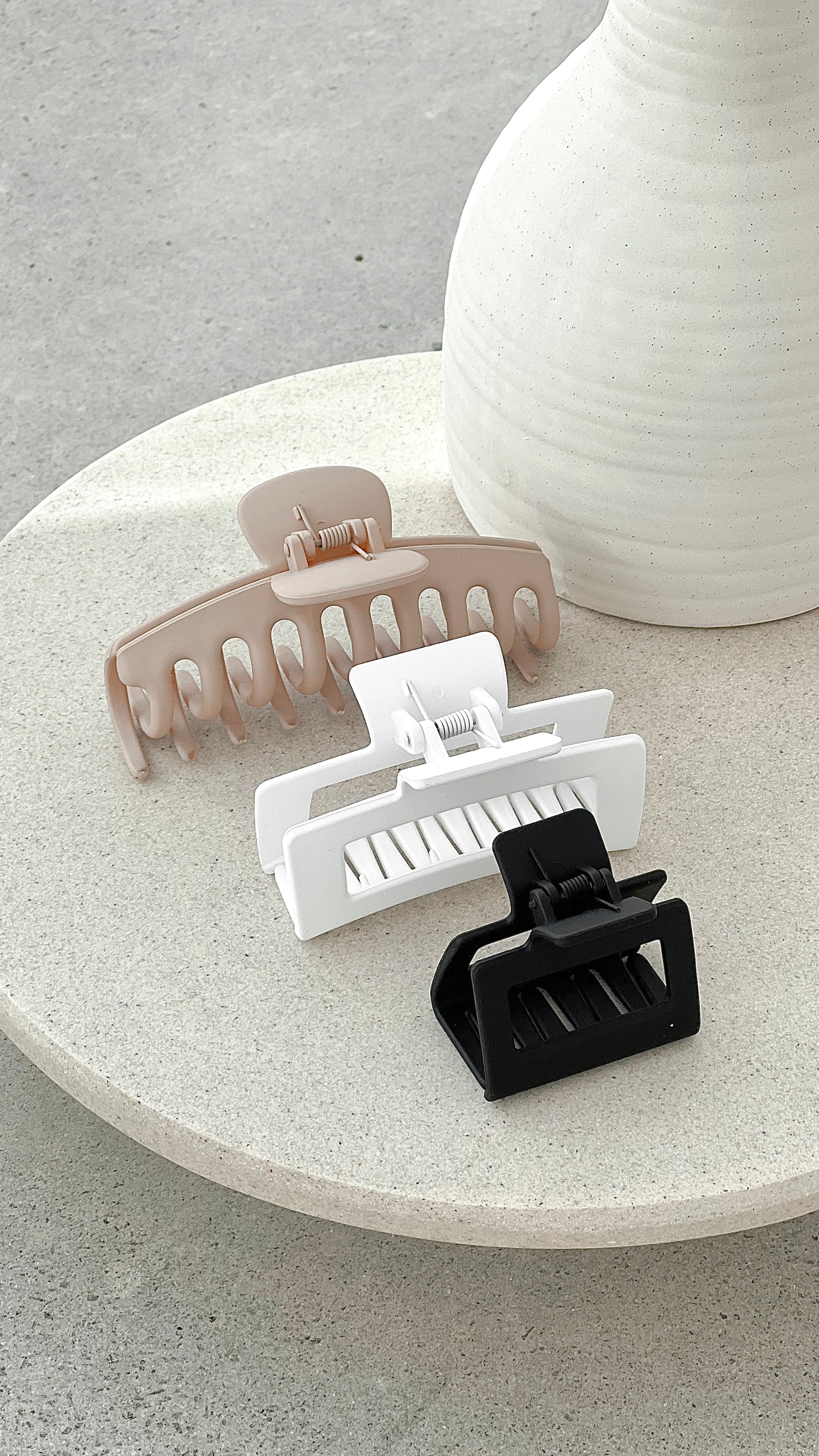 Larna 3 Pack Claw Clips - Beige/Black/White - Billy J