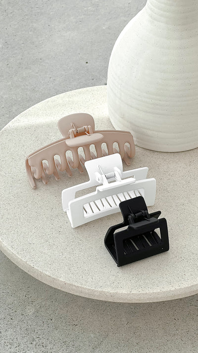 Load image into Gallery viewer, Larna 3 Pack Claw Clips - Beige/Black/White - Billy J
