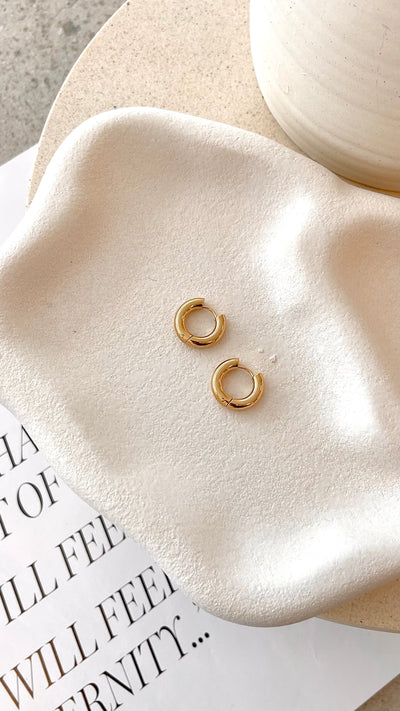 Load image into Gallery viewer, Chelsie Earrings - Gold - Billy J
