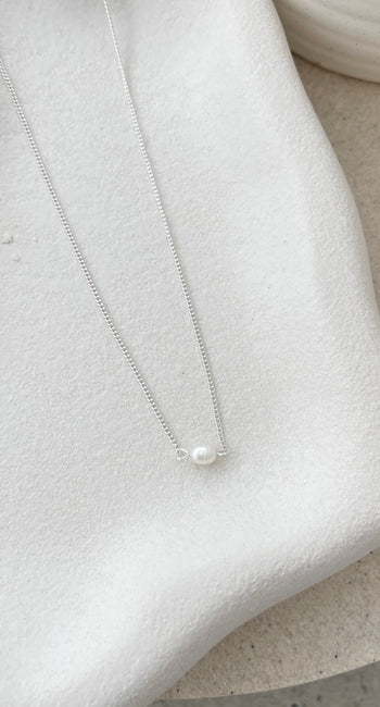 Kimmy Necklace - Silver/Pearl