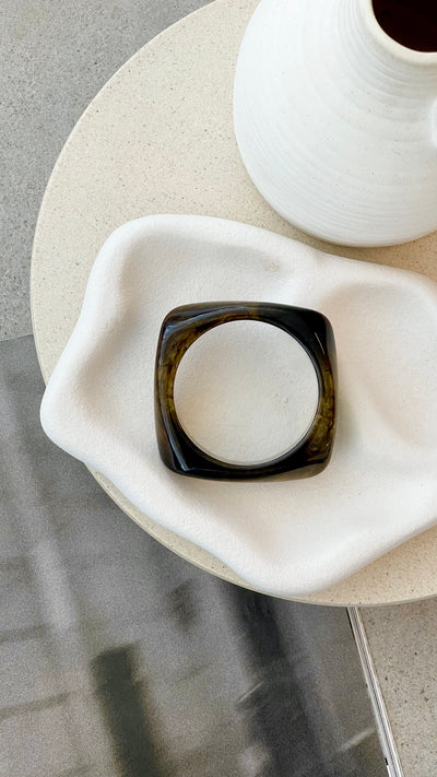 Load image into Gallery viewer, Salazar Bangle - Tea Resin - Billy J
