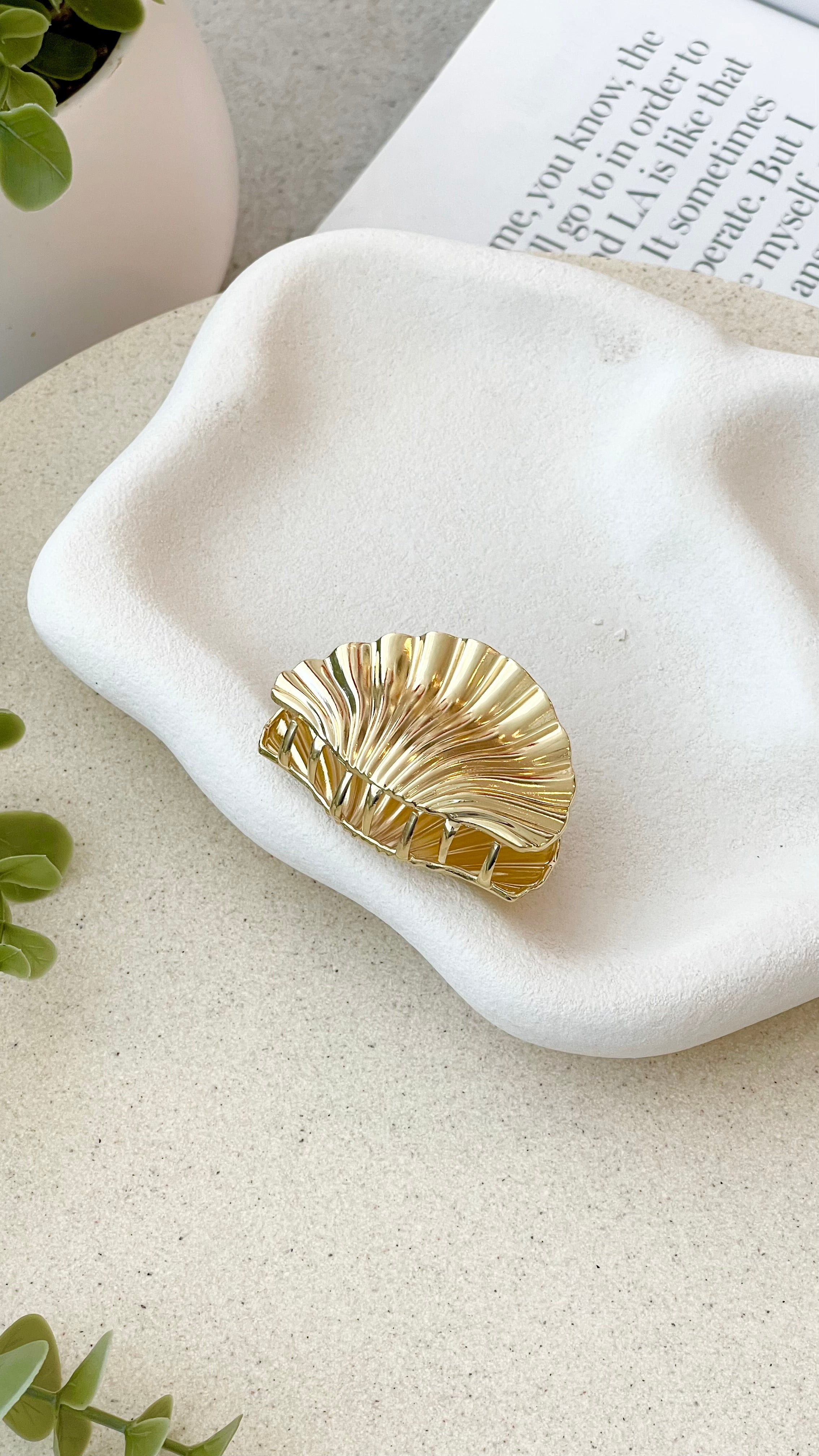 Shell Claw Clip - Gold - Billy J