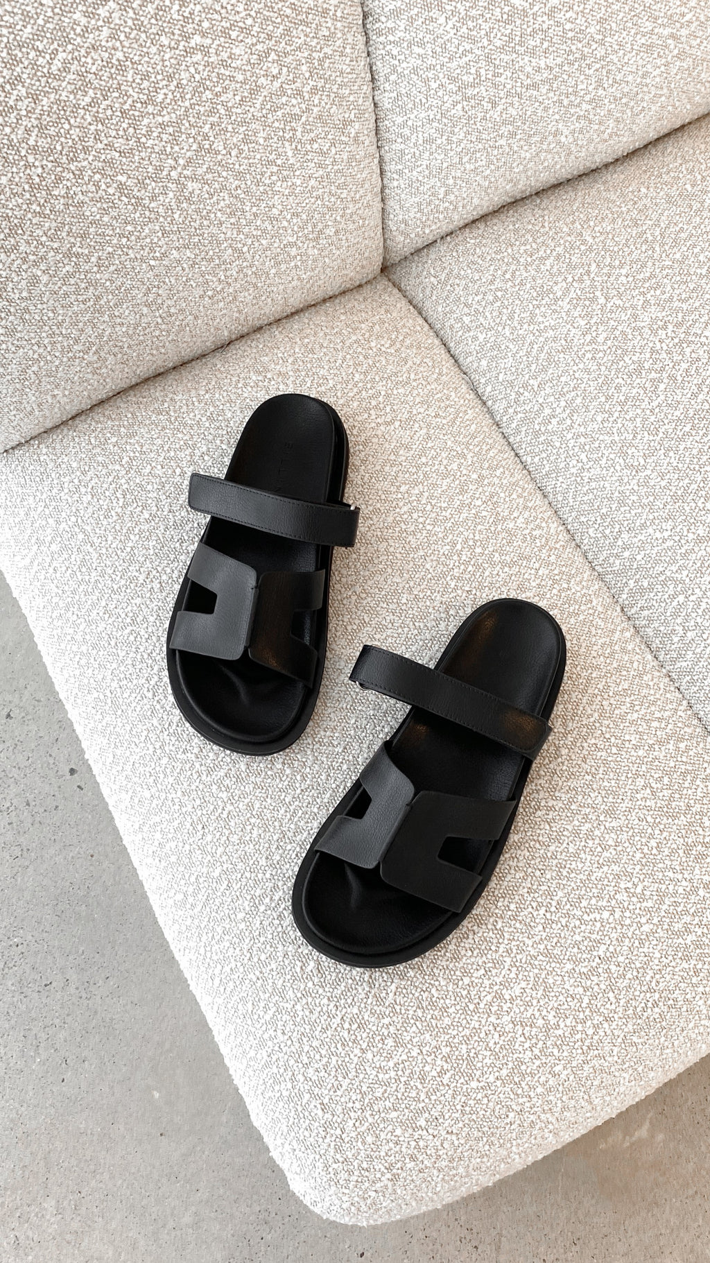 Theon Slides - Black - Billy J