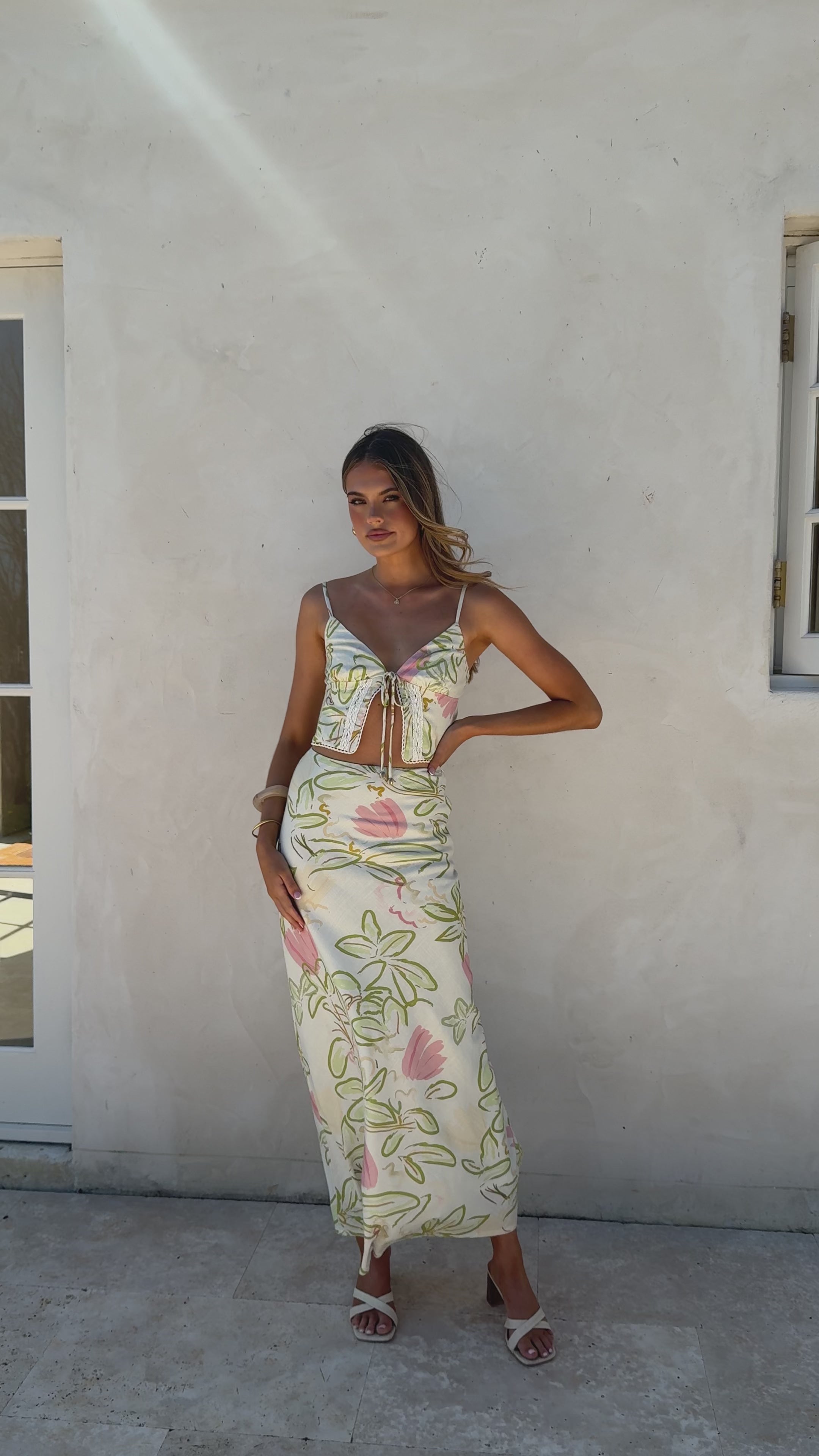 Load video: Elide Tie Top - Primavera Print - Billy J