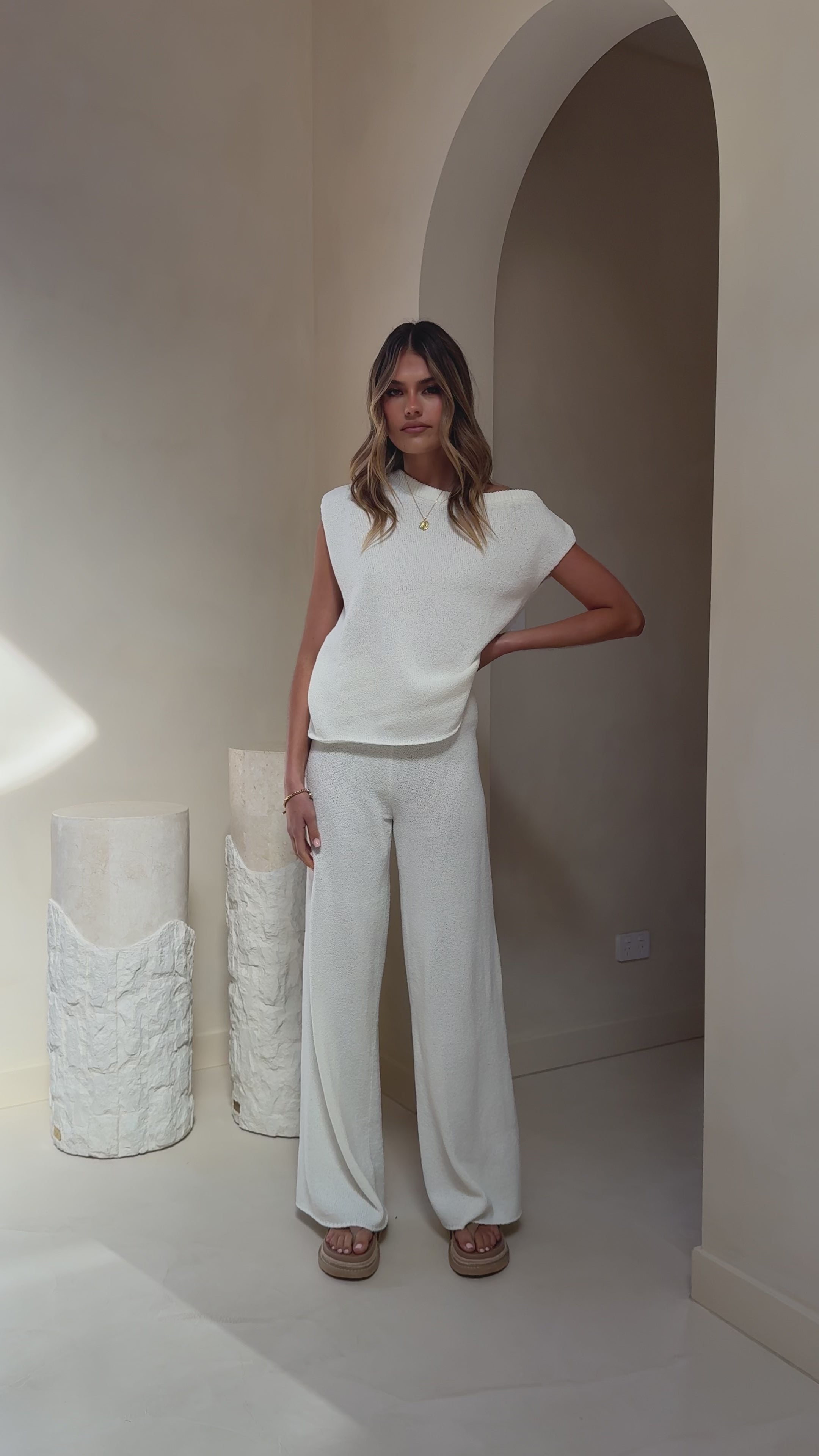 Load video: Robin Pants - White - Billy J