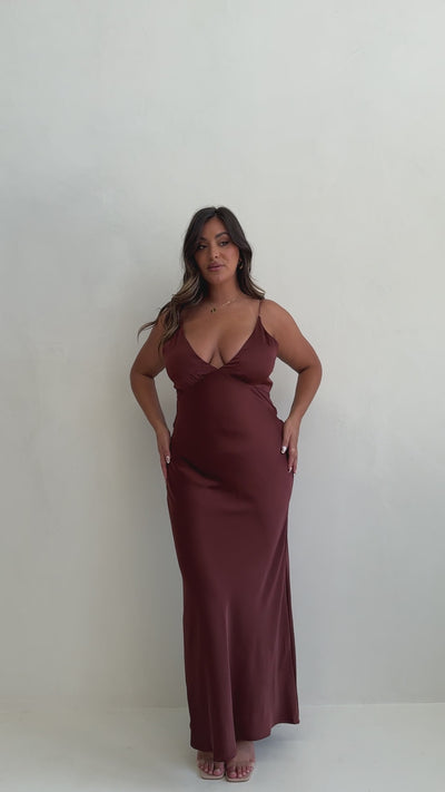 Load and play video in Gallery viewer, Ziah Maxi Dress - Brown - Billy J
