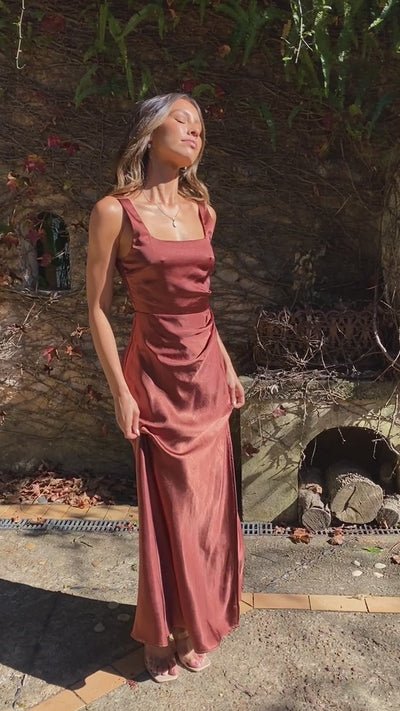 Load and play video in Gallery viewer, Alaria Maxi Dress - Rust - Billy J
