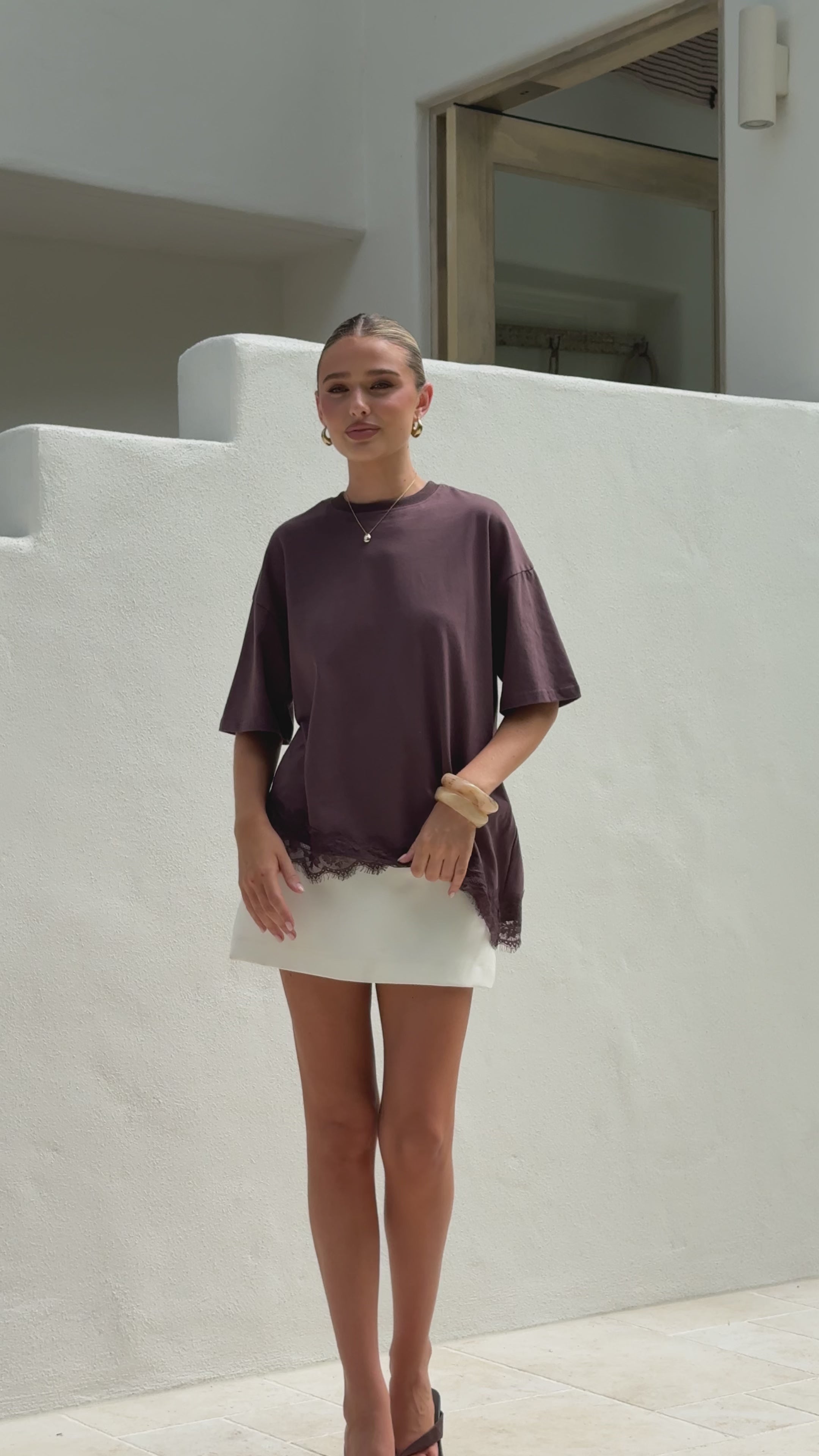 Load video: Vira Tee - Chocolate - Billy J