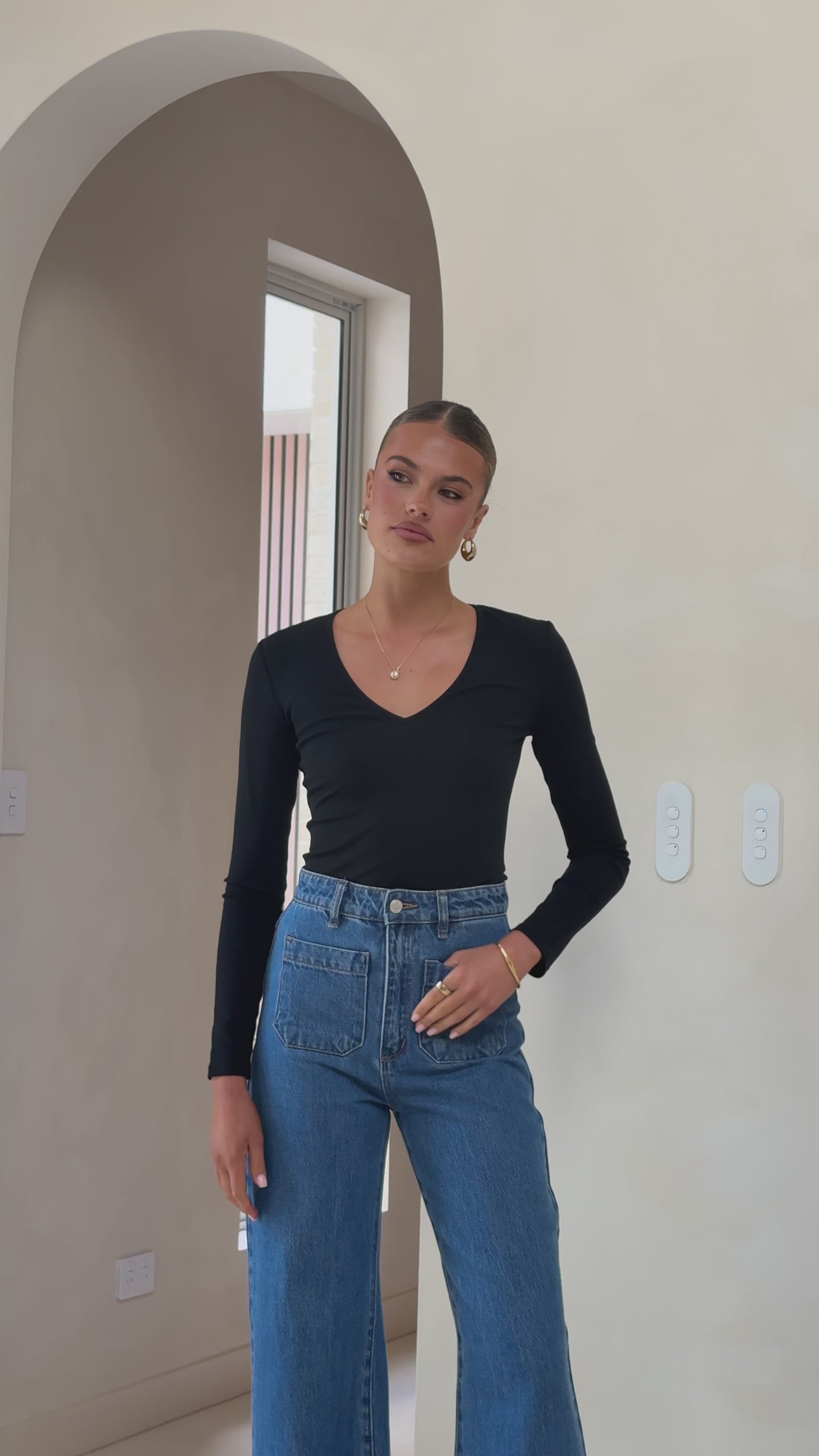 Load video: Vienna Long Sleeve Top - Black - Billy J