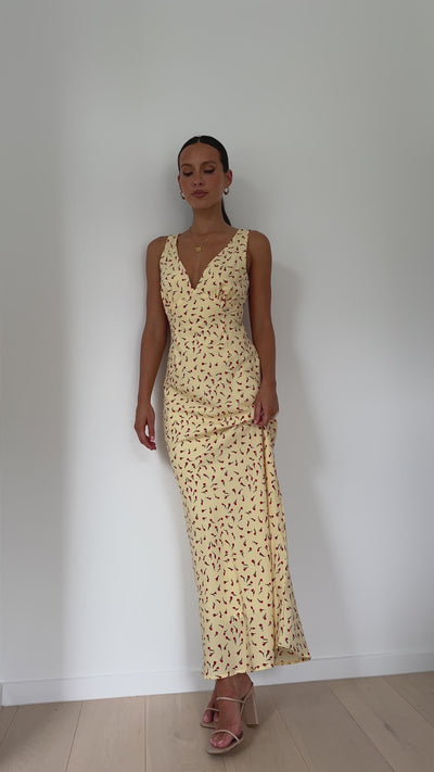 Load and play video in Gallery viewer, Saniah Maxi Dress - Yellow Rose - Billy J
