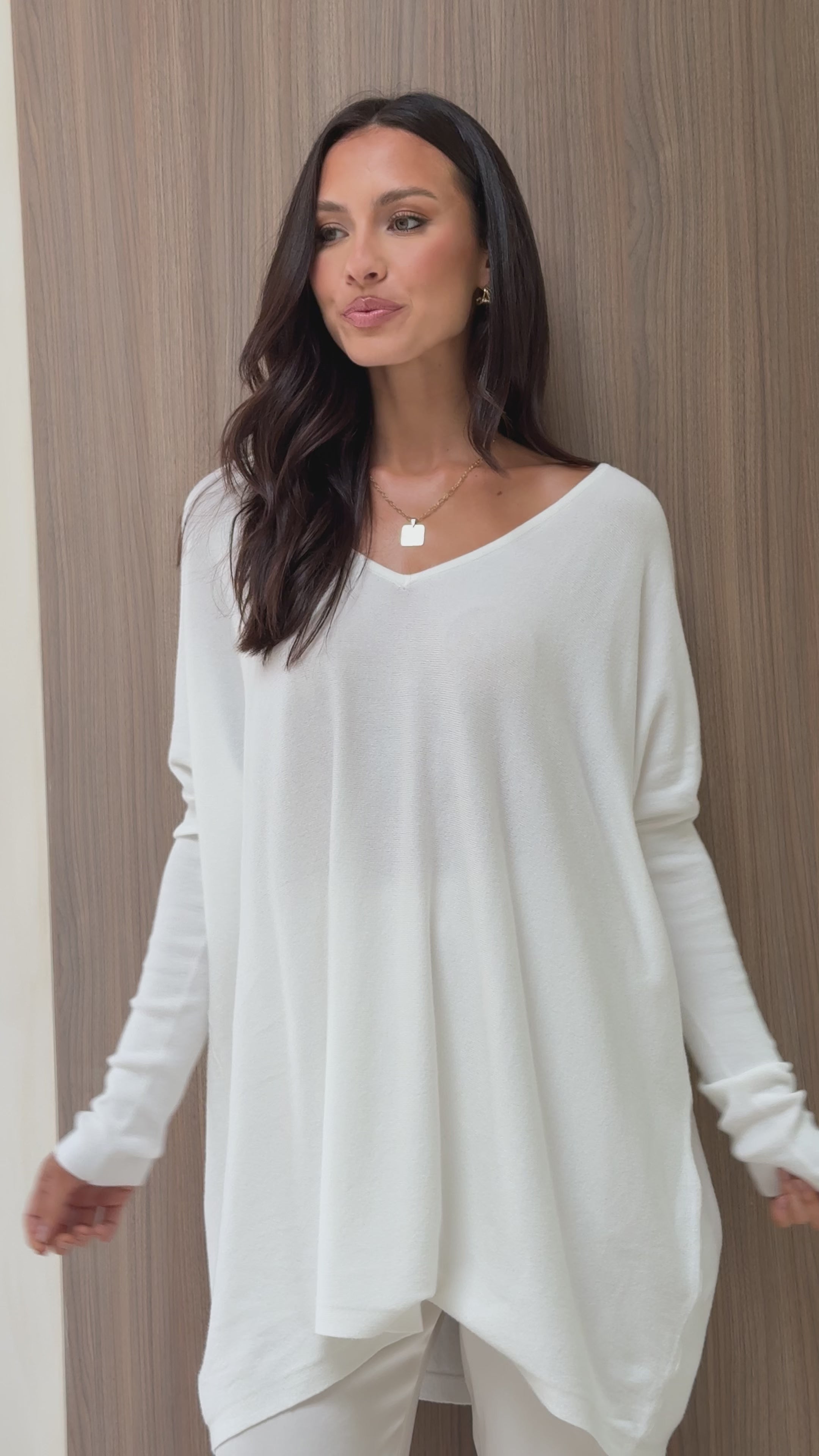 Load video: Amalia Knit Top - White - Billy J