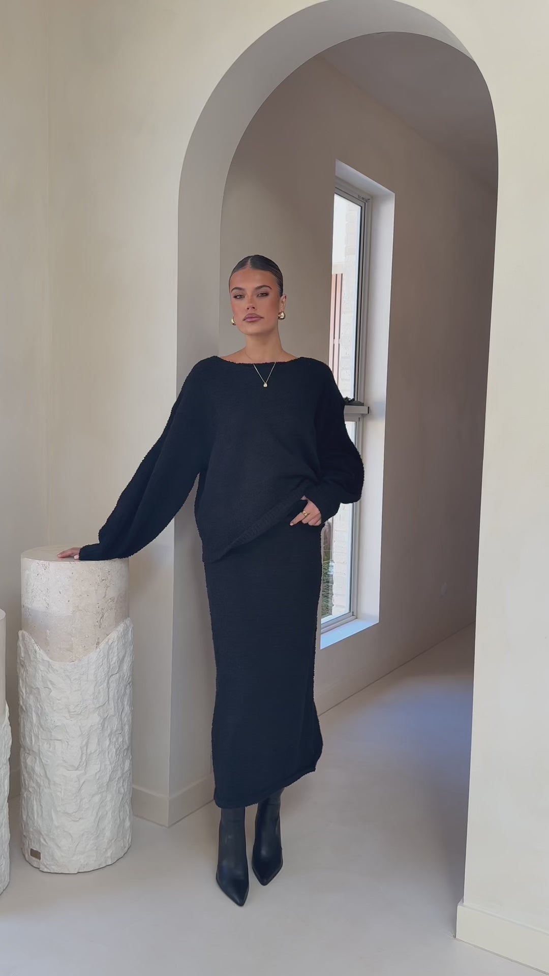 Load video: Cohen Knit Jumper - Black - Billy J