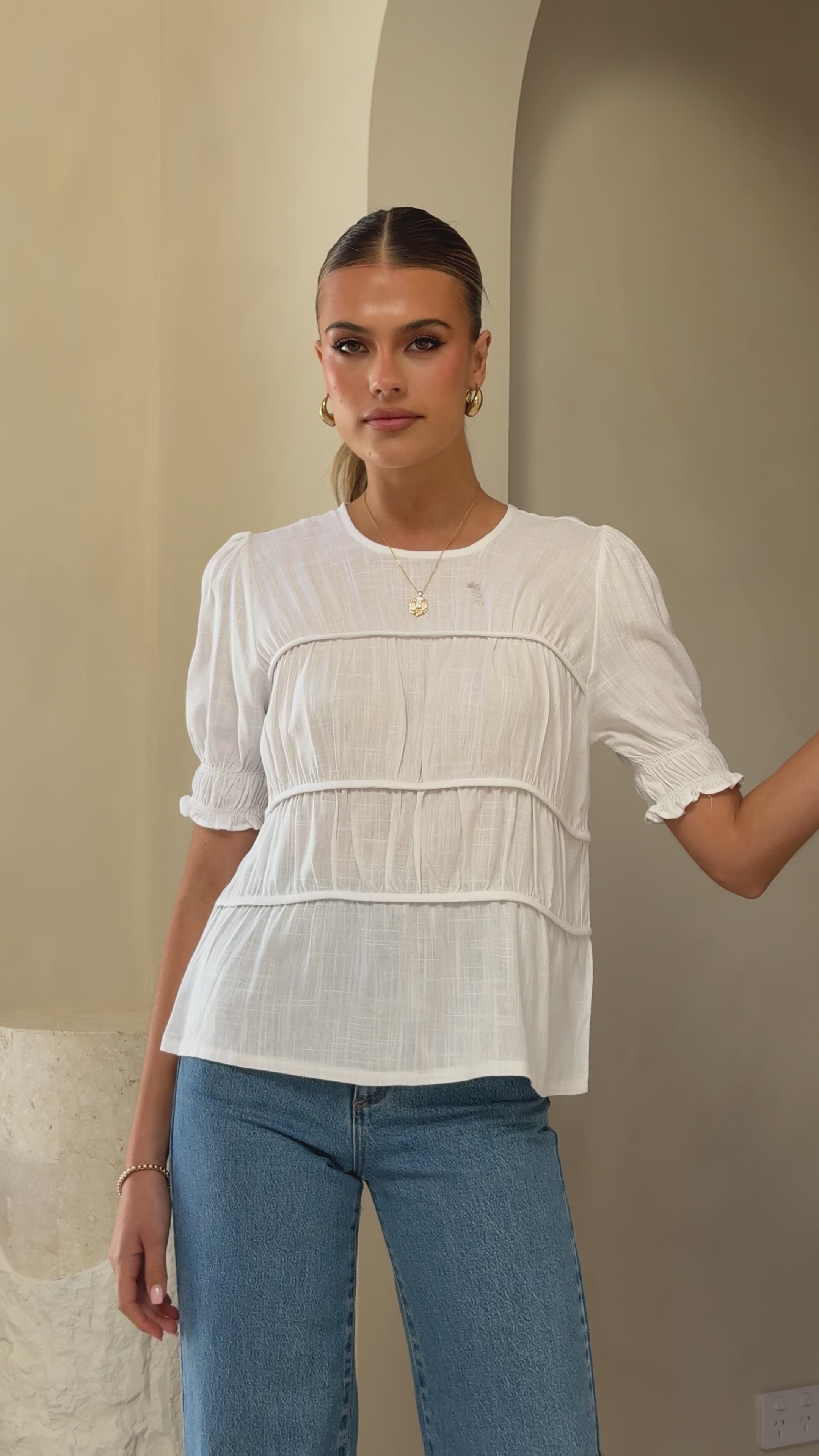 Load video: Kai Short Sleeve Top - White - Billy J