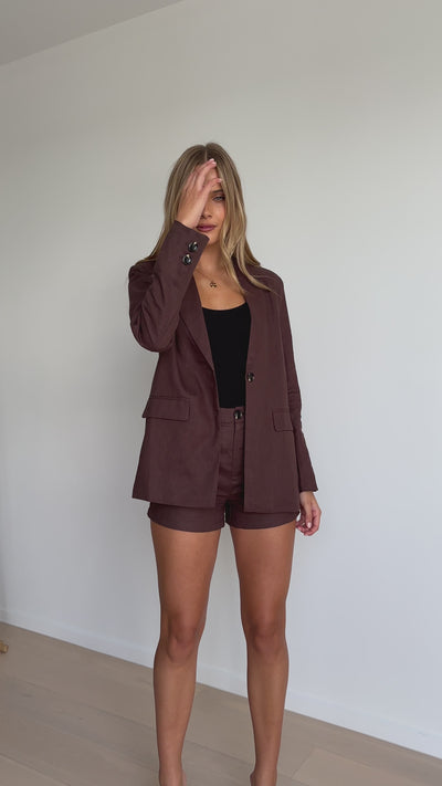 Load and play video in Gallery viewer, Hale Linen Blazer - Chocolate - Billy J
