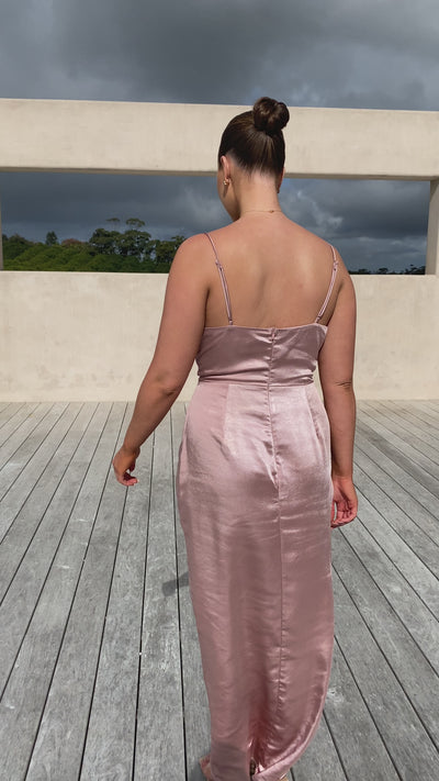 Load and play video in Gallery viewer, Tyra Maxi Dress - Dusty Pink - Billy J
