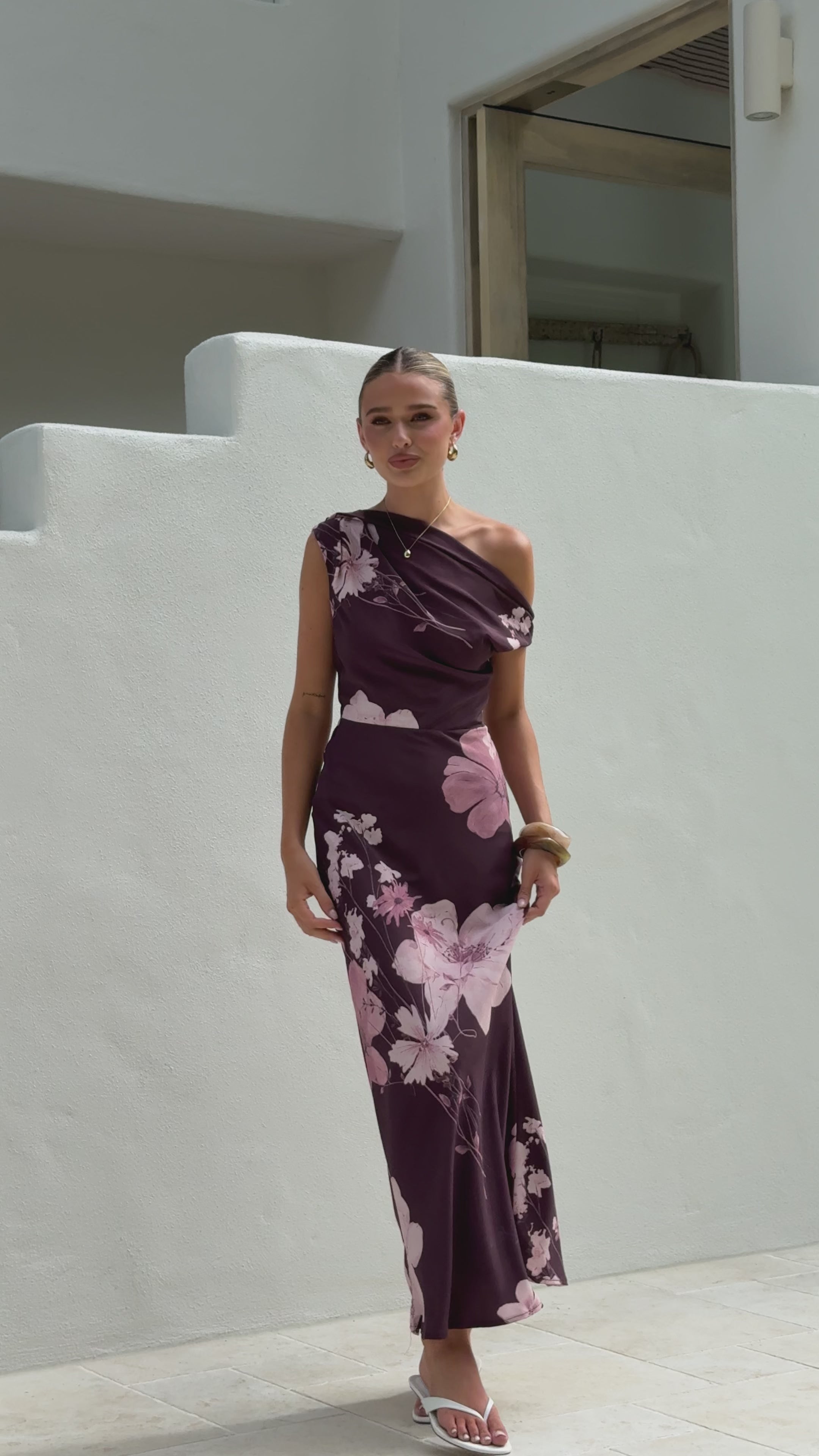 Load video: Wanita Off The Shoulder Maxi Dress - Chocolate Floral - Billy J