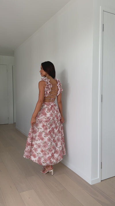 Load and play video in Gallery viewer, Galilhai Maxi Dress - Peach Floral - Billy J
