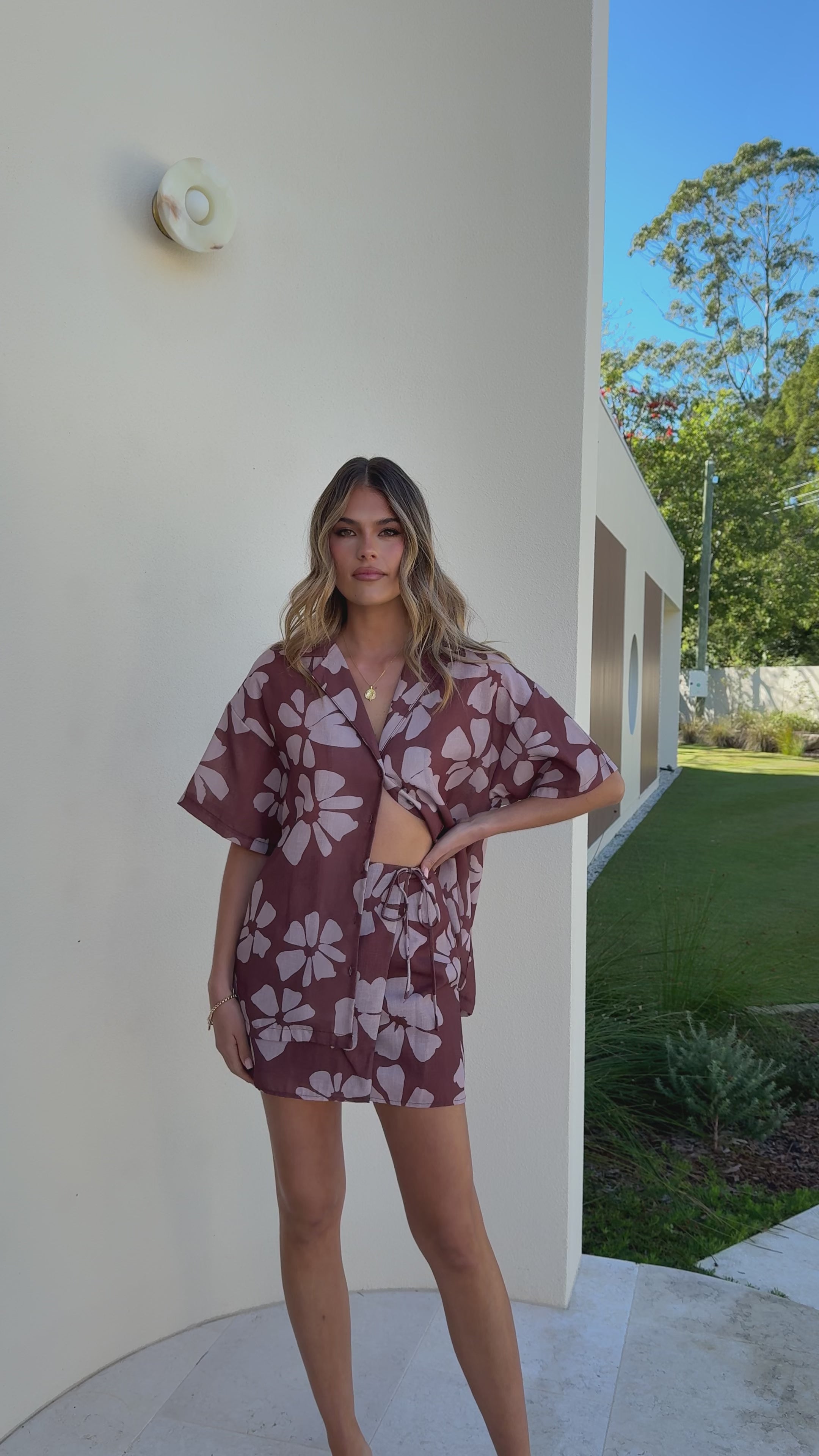 Load video: Abilene Button Up Shirt - Brown Daylillies - Billy J