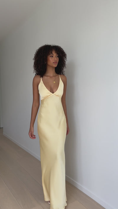 Load and play video in Gallery viewer, Ziah Maxi Dress - Yellow - Billy J
