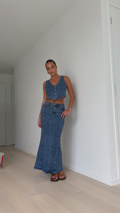 Load and play video in Gallery viewer, Penelope Denim Maxi Skirt - Mid Wash - Billy J
