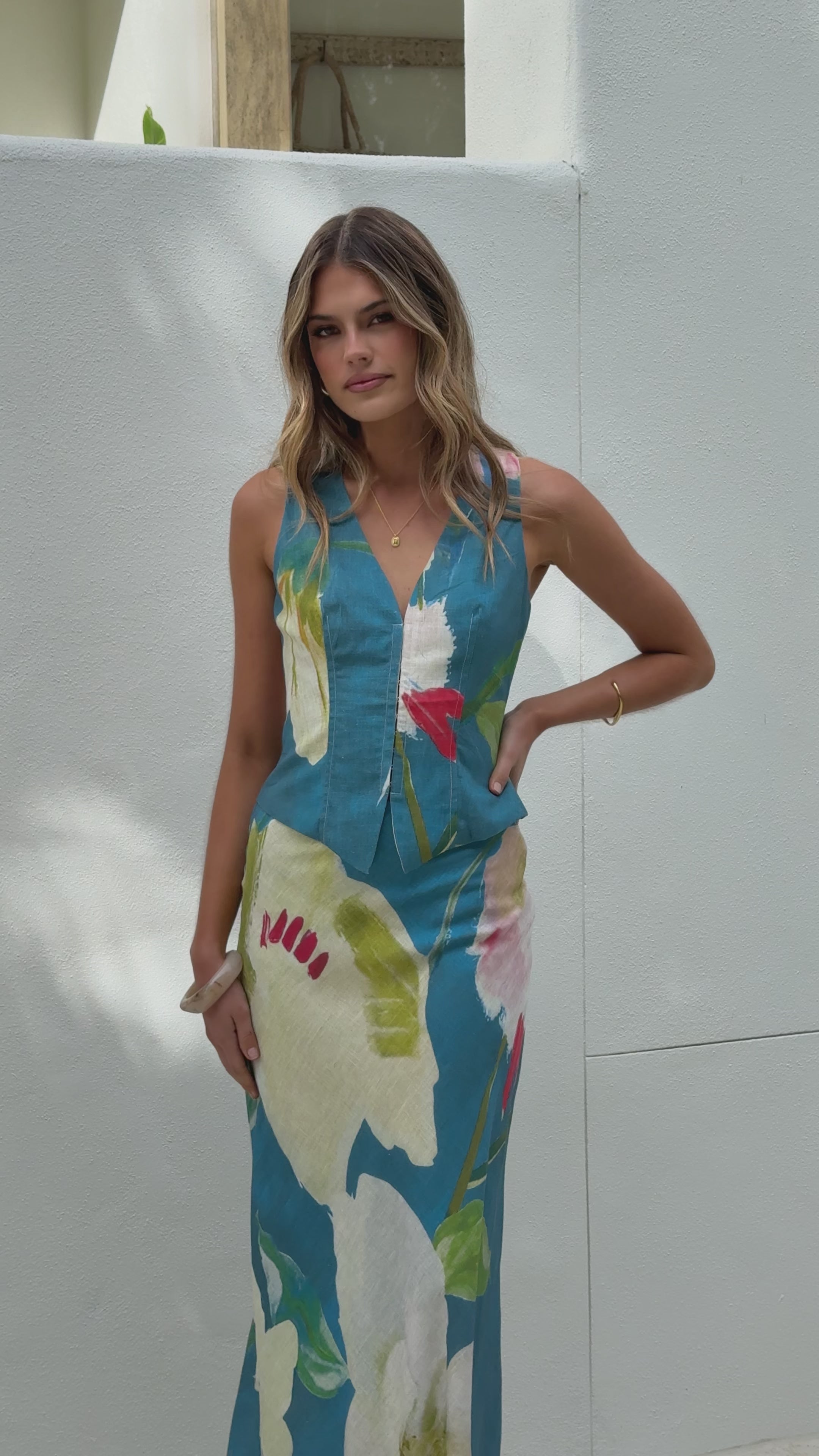 Load video: Brianne Linen Vest - Blue Orchid - Billy J