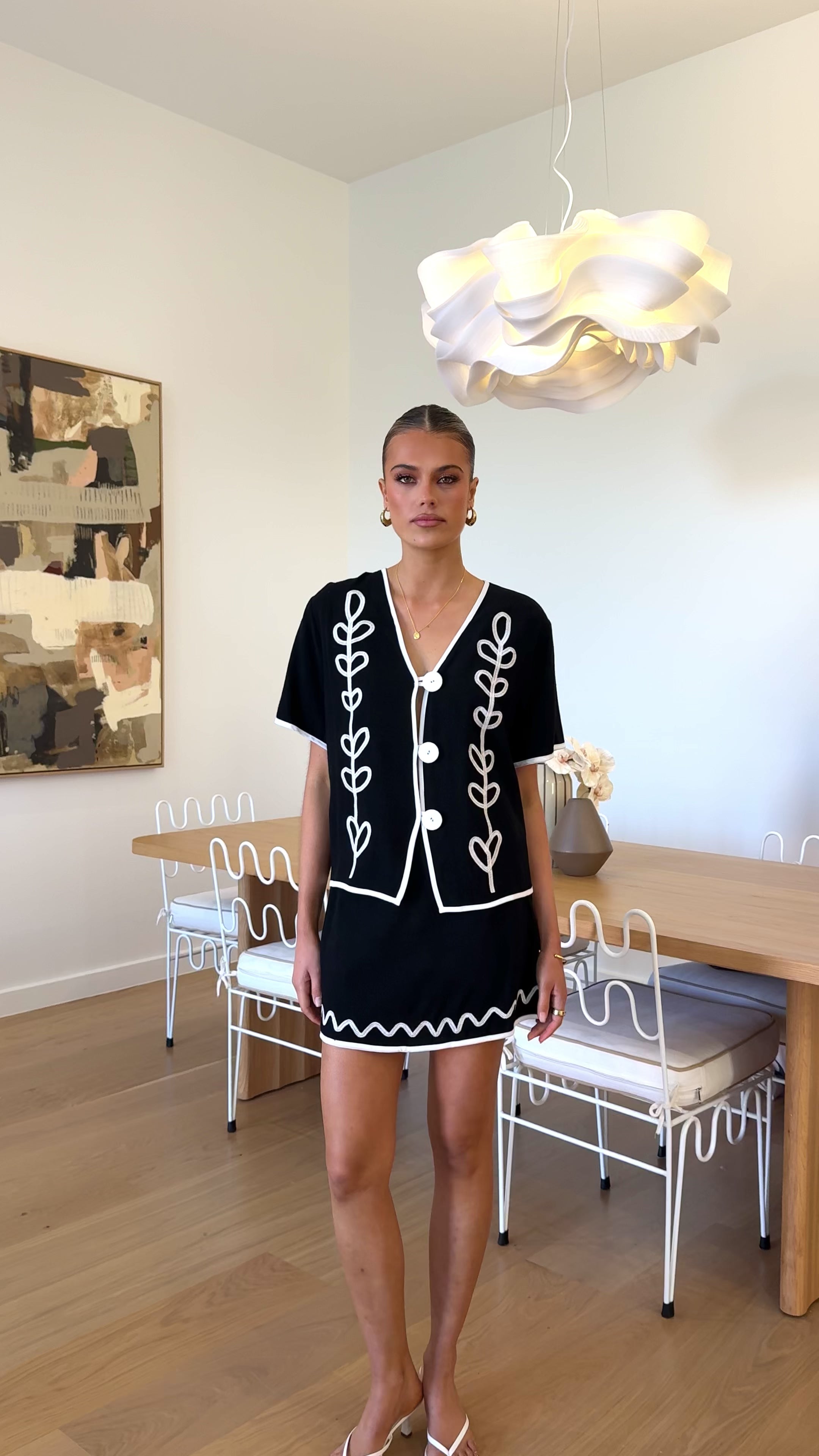 Load video: Easton Top - Black / White - Billy J