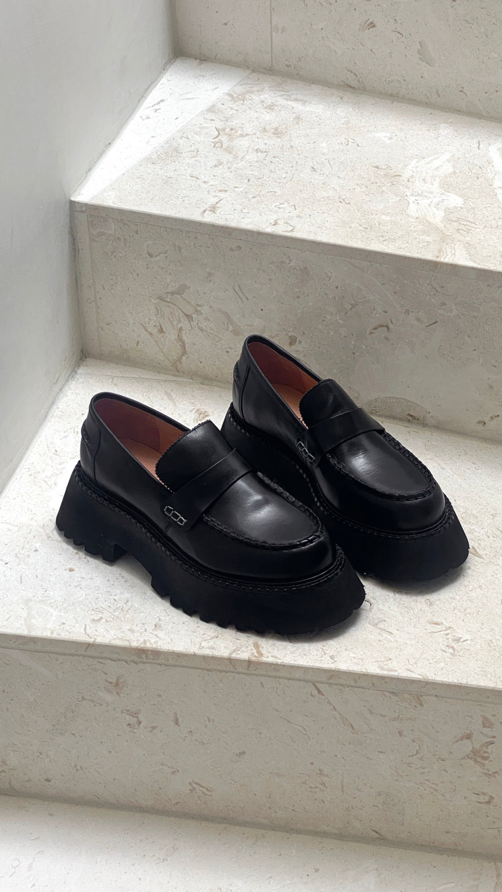 Alias Mae Tammy Loafers - Black - Billy J