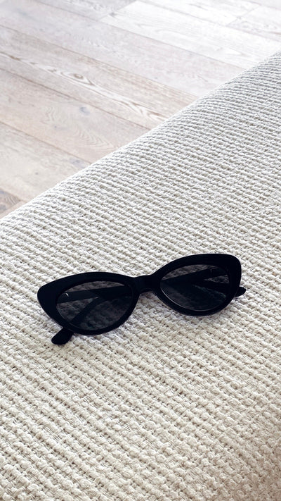 Load image into Gallery viewer, Ochre Lane Isla Sunglasses - Noir - Billy J
