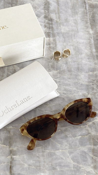 Load image into Gallery viewer, Ochre Lane Lena Sunglasses - Golden Tort - Billy J
