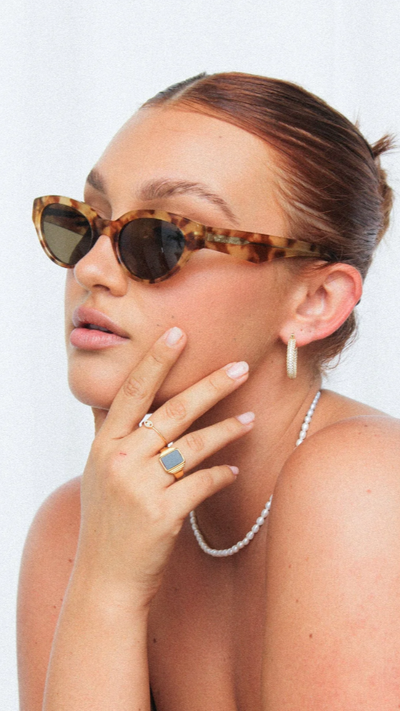 Load image into Gallery viewer, Ochre Lane Lena Sunglasses - Golden Tort - Billy J
